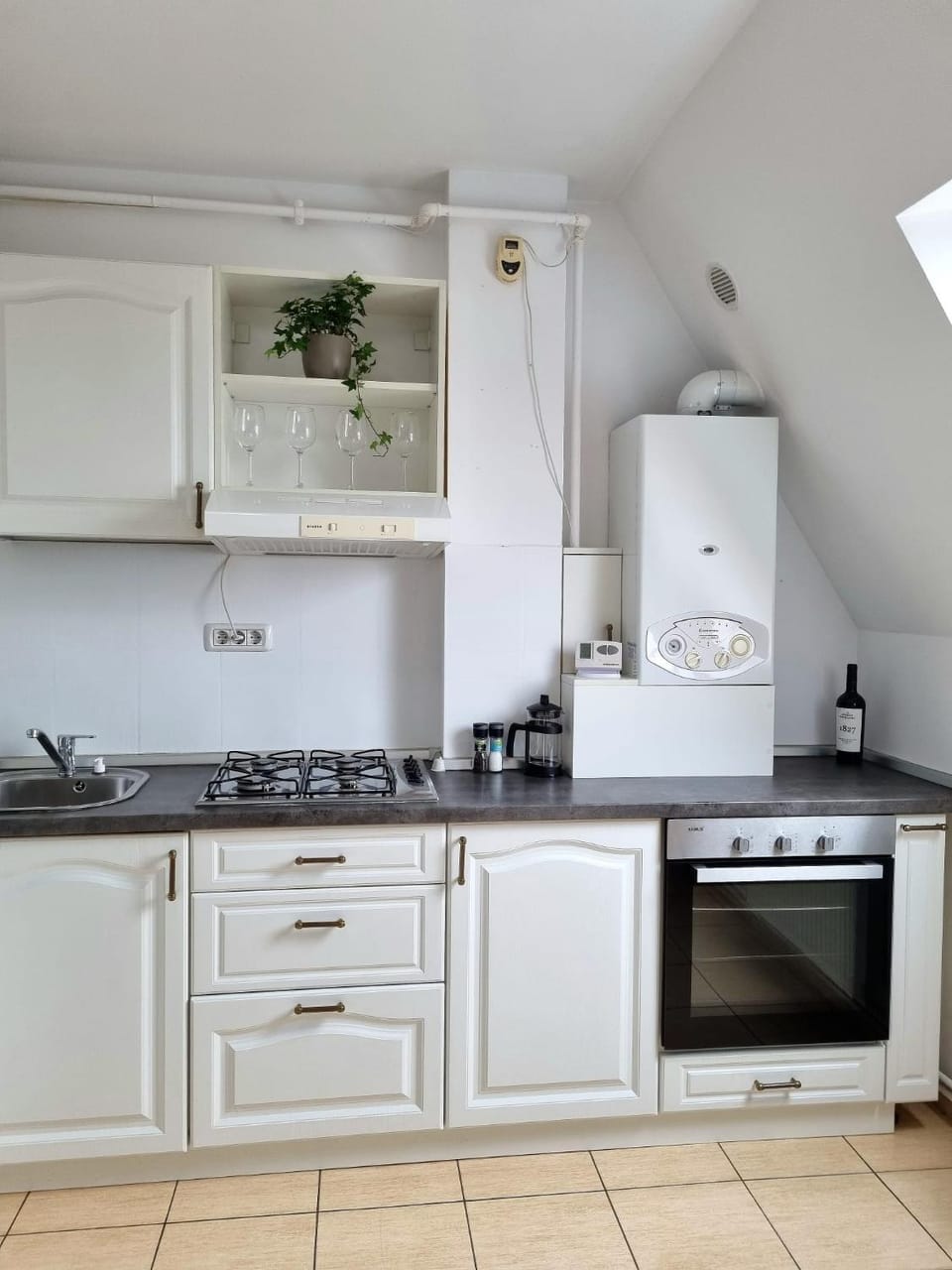 Kitchen or kitchenette, oven, stove