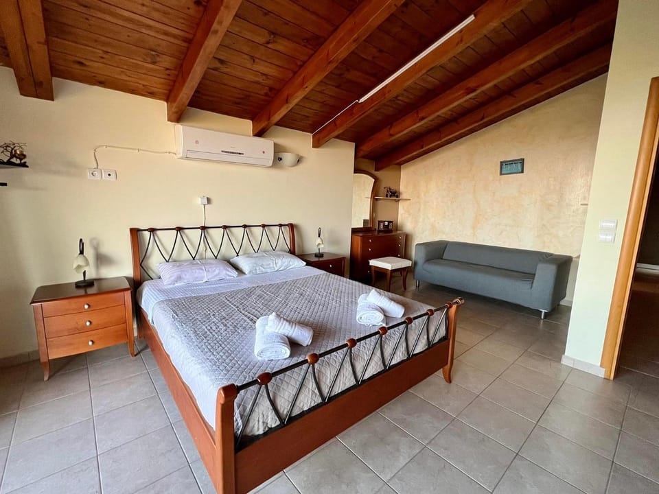 Bed, Bedroom, towels, air conditioner
