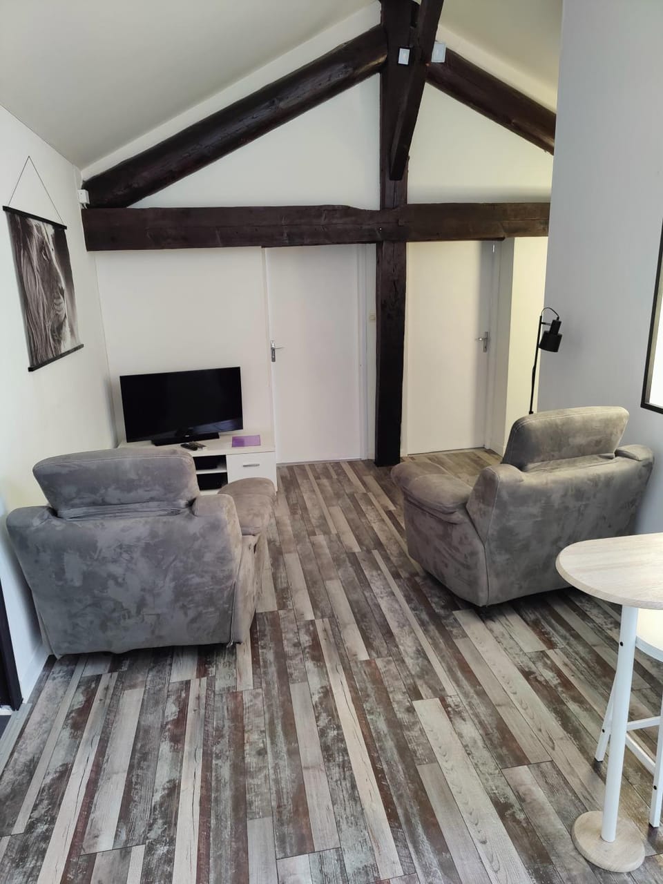 TV and multimedia, Seating area