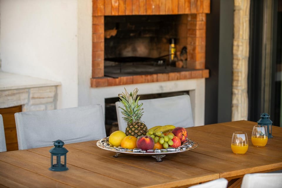 BBQ facilities, Dining area, Food, Drinks