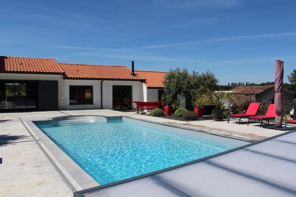 Villa grand standing avec piscine proche Nantes Villa in Pays de la Loire