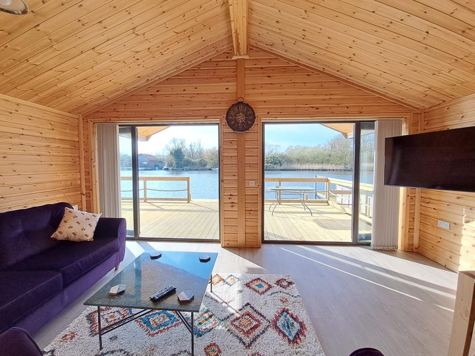 Balcony/Terrace, River view, River view