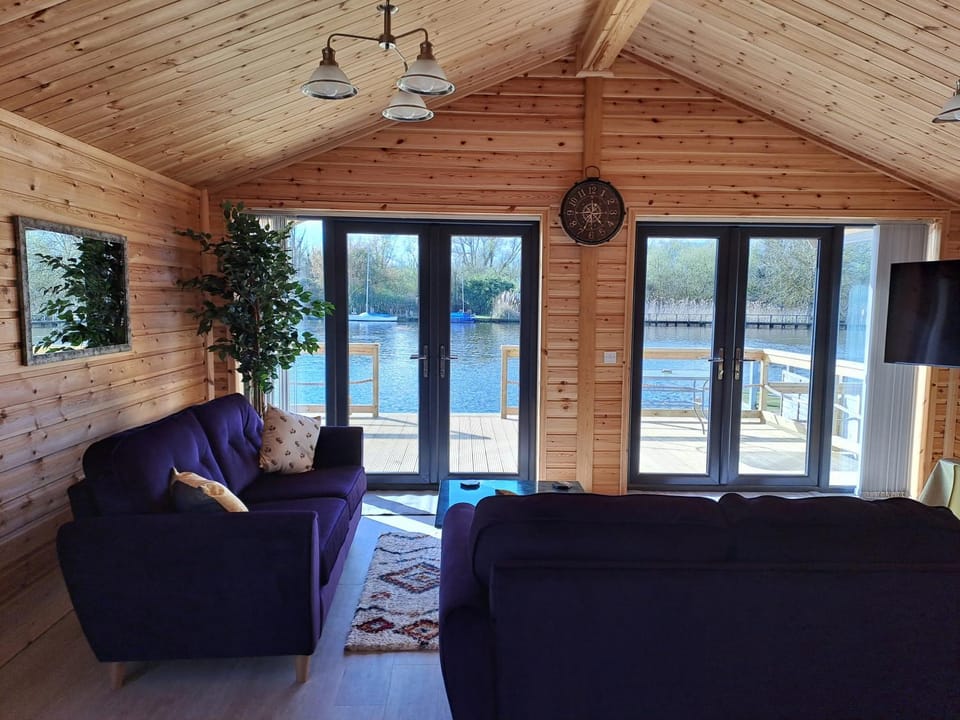 View (from property/room), View (from property/room), Living room, River view