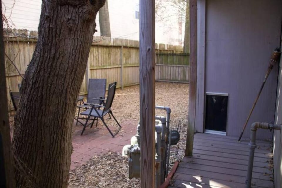 Spacious 3 Bed, 3.5 Bath in Montrose -Gym Included Apartment in Houston