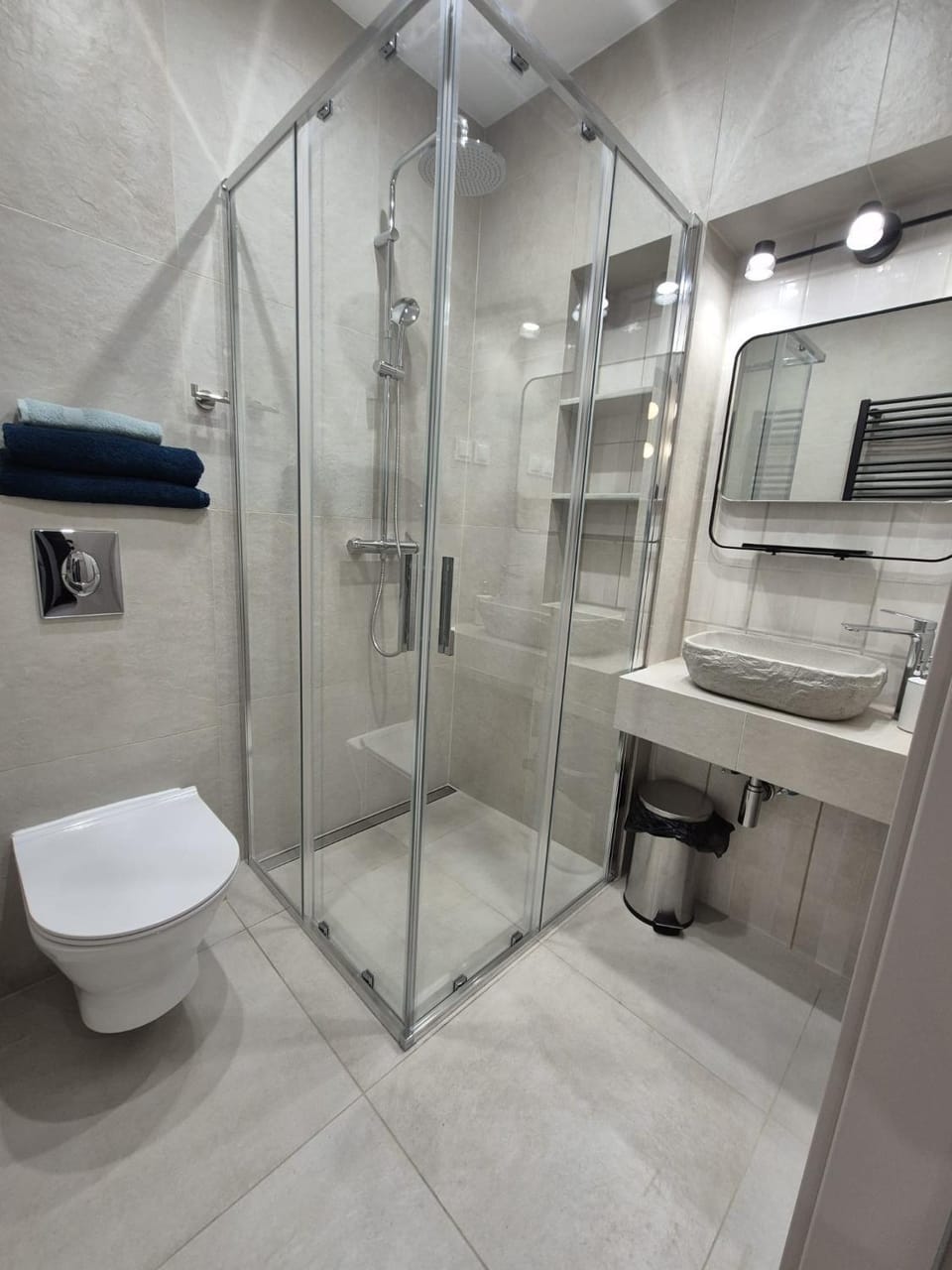Shower, Toilet, Bathroom, towels