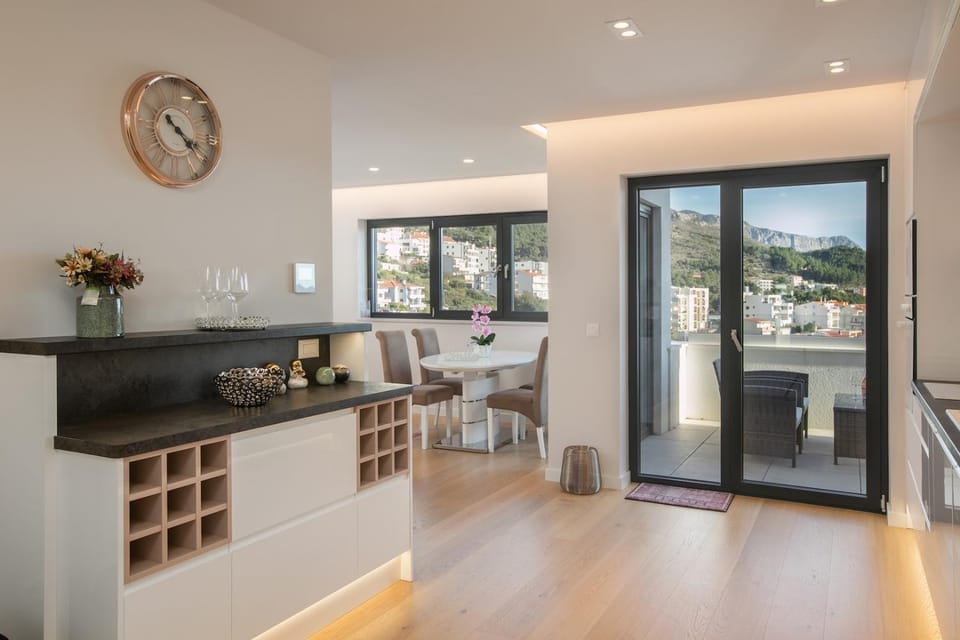 Sun&Sea Deluxe apartment,free parking Apartment in Makarska
