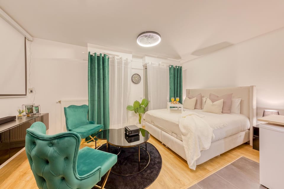 Bed, Photo of the whole room, hair dresser