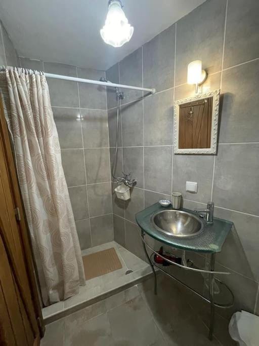 Secluded cottage w pool, oceanside view, 3BR, 3BA Villa in Madeira District