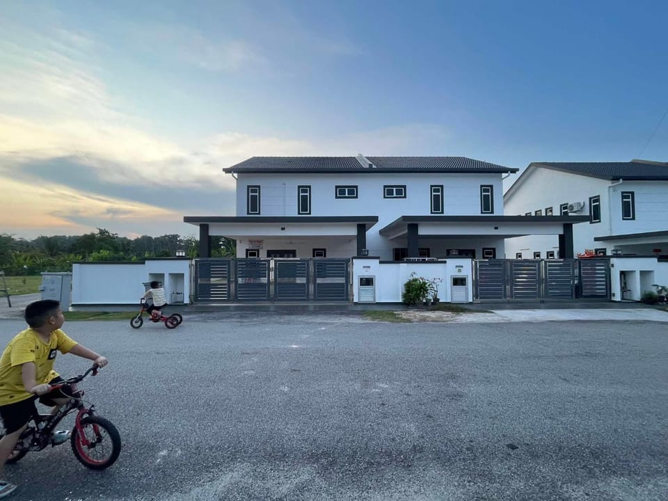 Port Dickson 15Pax 4Bedroom Double Storey House House in Port Dickson