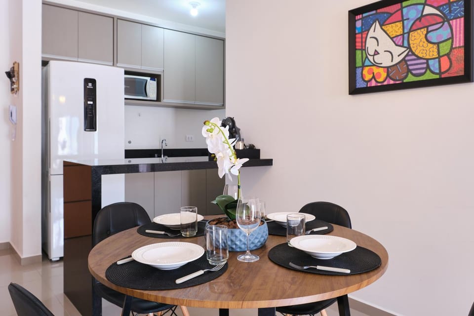 Kitchen or kitchenette, Dining area, minibar, oven