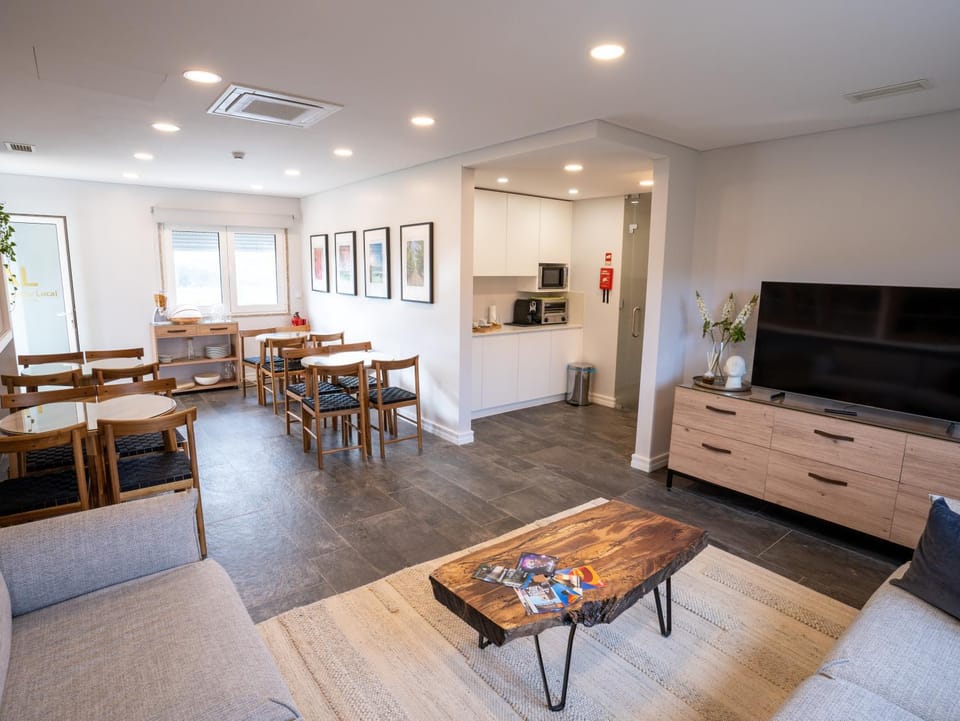 Communal lounge/ TV room, TV and multimedia, Kitchen or kitchenette, Living room, Dining area, minibar