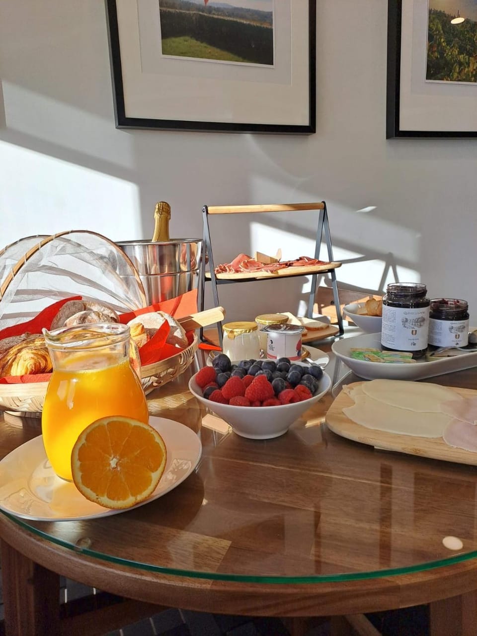 Food and drinks, Food, Breakfast, Continental breakfast, Buffet breakfast, Drinks