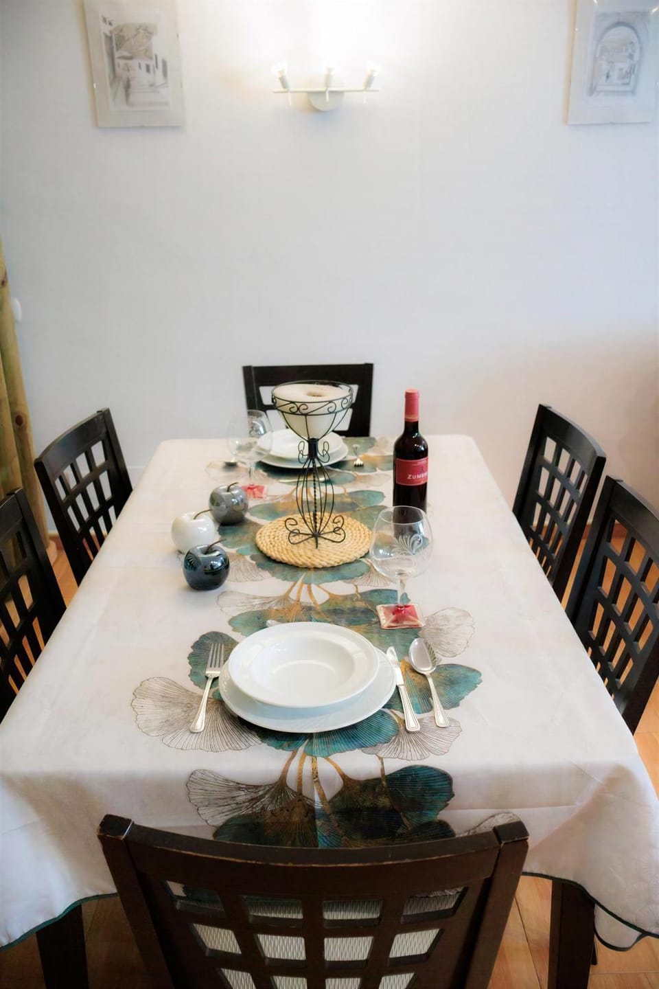 Food and drinks, Dining area, Food, Lunch, Dinner, Drinks