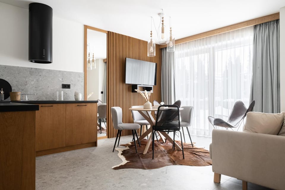 TV and multimedia, Kitchen or kitchenette, Living room, Seating area, Dining area, hair dresser