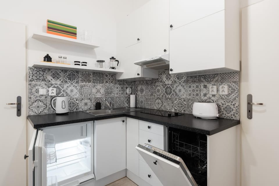 Kitchen or kitchenette, dishwasher, toaster