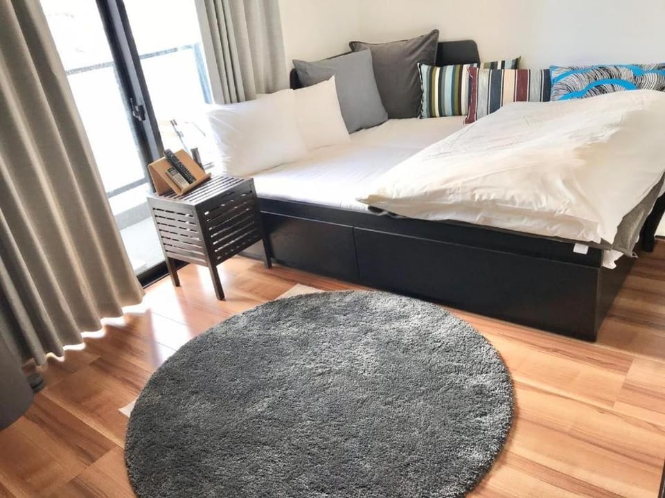Bed, Living room