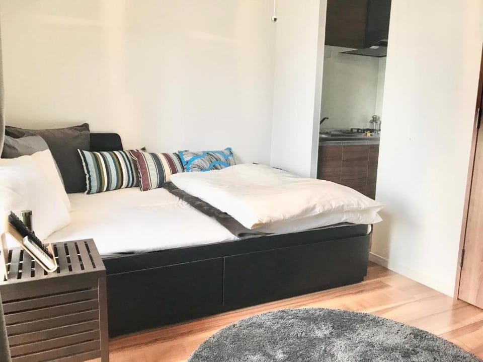 Bed, Living room