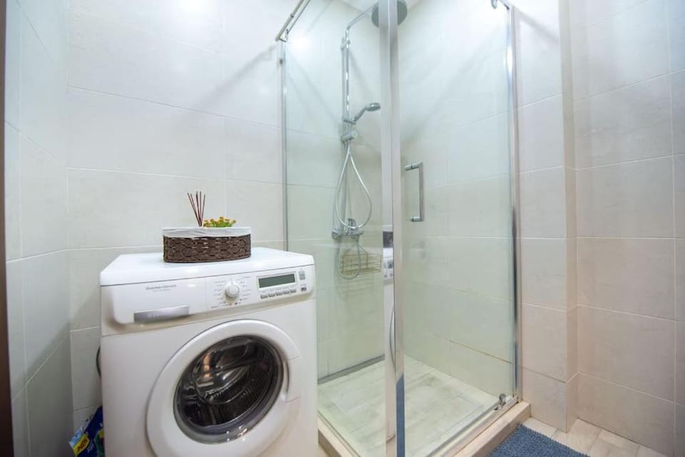 Modern 1BR Apartment - Self Check-in - 5 min to Delisi Metro - Balcony - Fully equipped for long stays Apartment in Tbilisi, Georgia