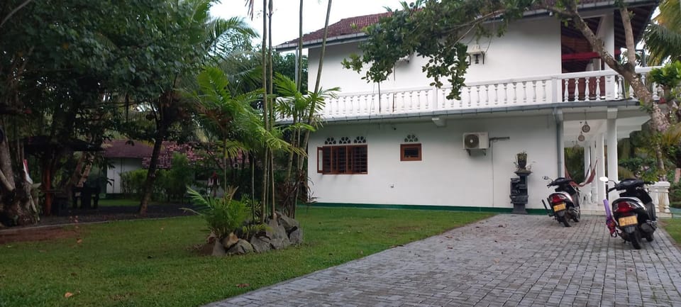Shanon Lake Villa Surf Lodge Hotel in Ahangama