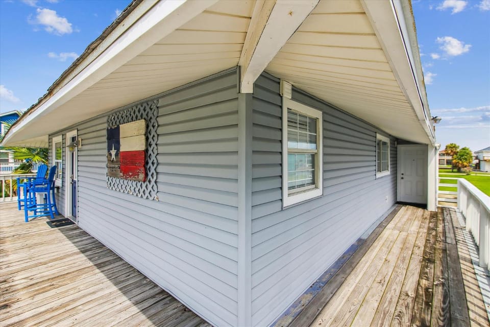Property building, Patio, Neighbourhood