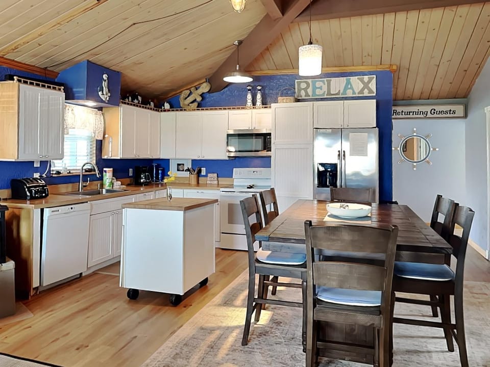 Kitchen or kitchenette, Dining area, dishwasher, furniture, microwave, oven, stove, kitchen