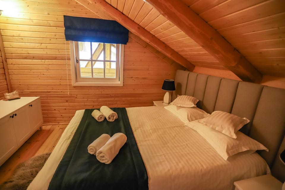 PENSIUNEA IZABELLA, Izabella Chalet Bed and Breakfast in Romania