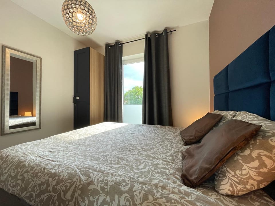 Bed, Bedroom