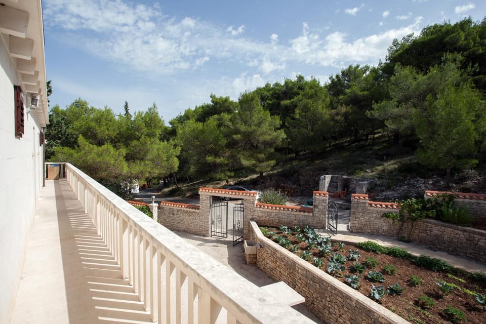 View (from property/room), Balcony/Terrace, Garden view