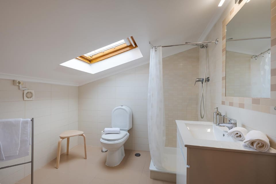 Santos Gem IV - Central Studio - Work-Friendly Apartment in Lisbon