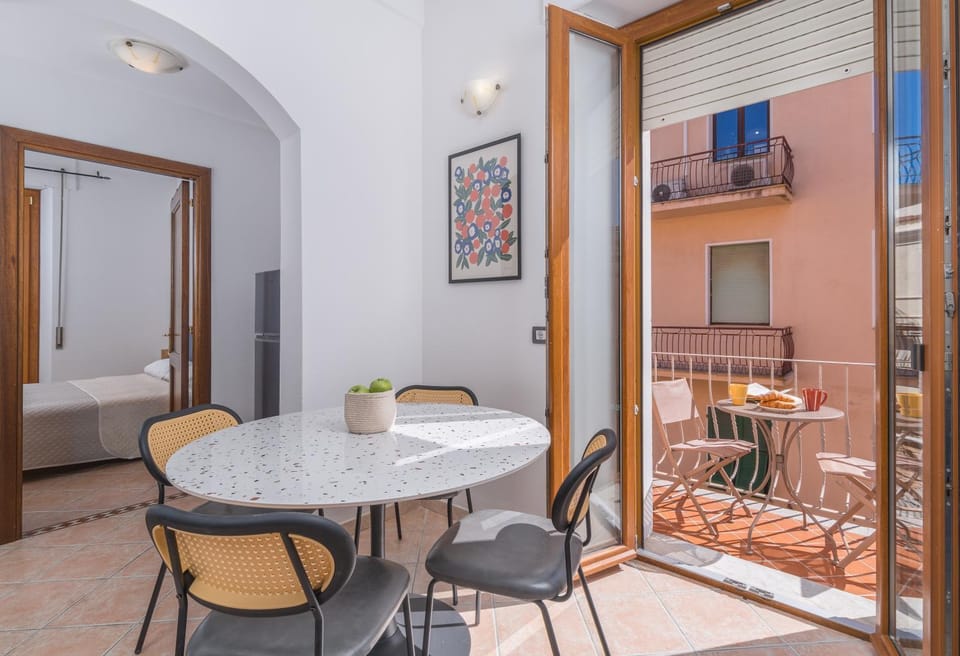 Balcony/Terrace, City view, Lunch