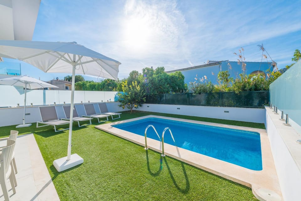 Patio, Day, Garden, Garden view, Pool view, Swimming pool, sunbed