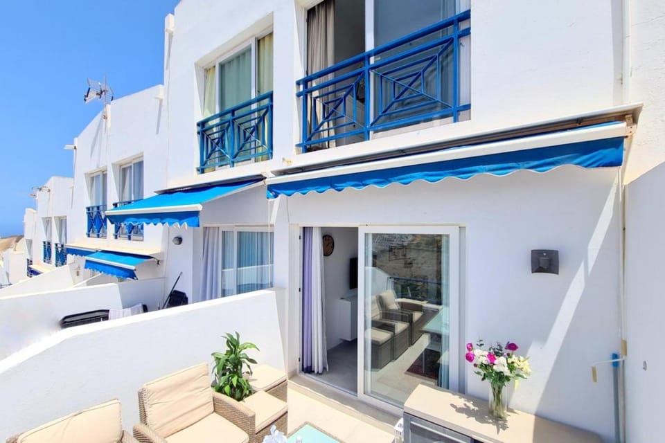 Property building, Balcony/Terrace, Balcony/Terrace
