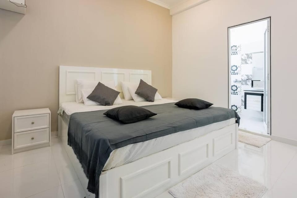Clintonvilla 4-bedroom with pool near to Airport Villa in Negombo