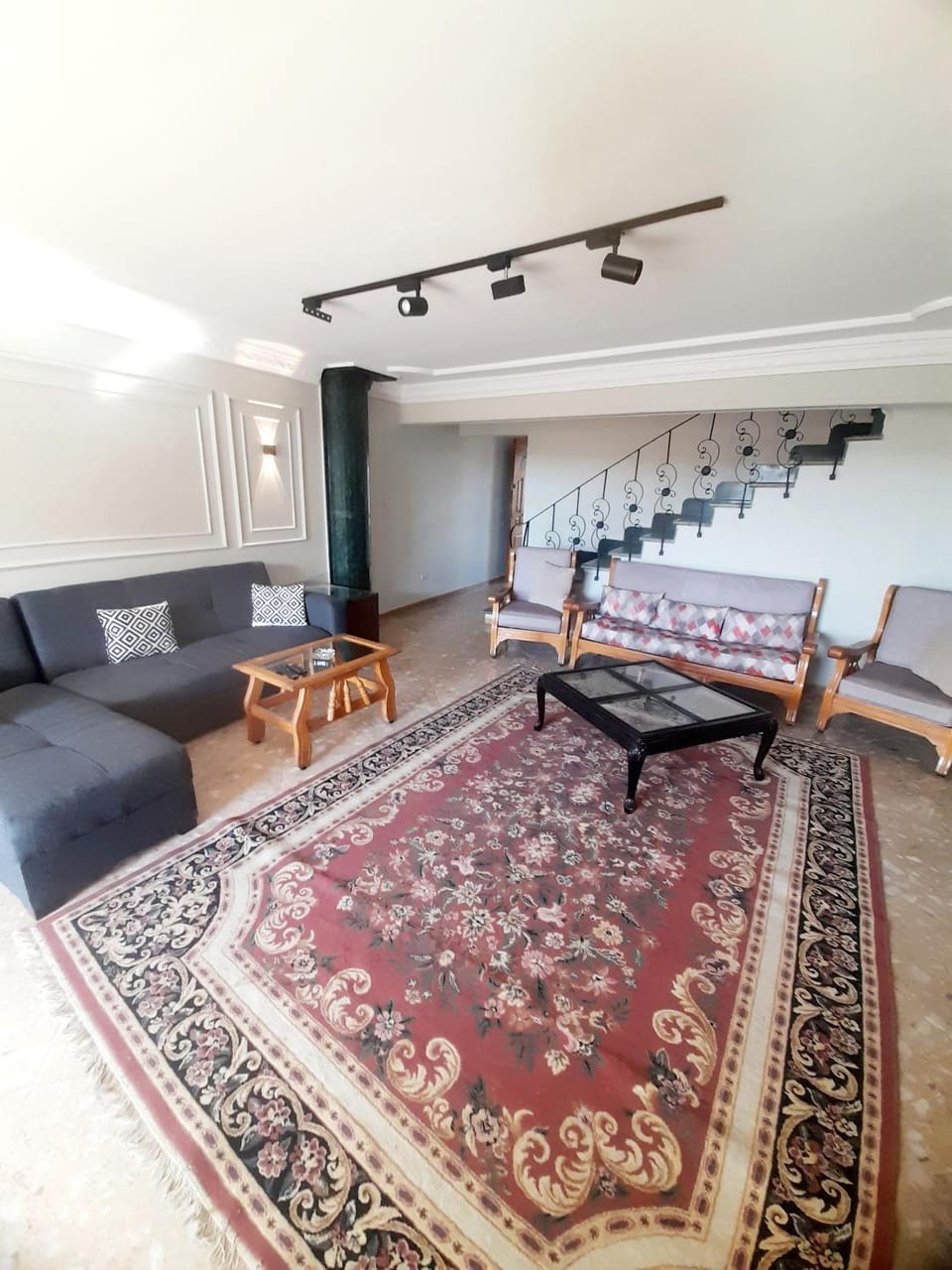 Living room, Seating area