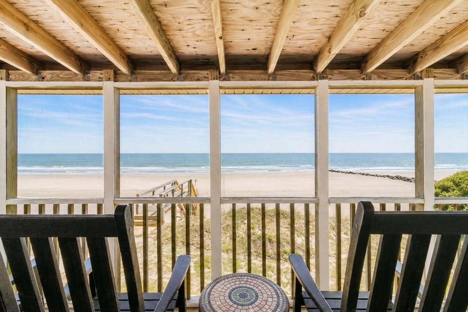 1589 E Ashley Wayward Whims Oceanfront Classic Folly Cottage House in James Island