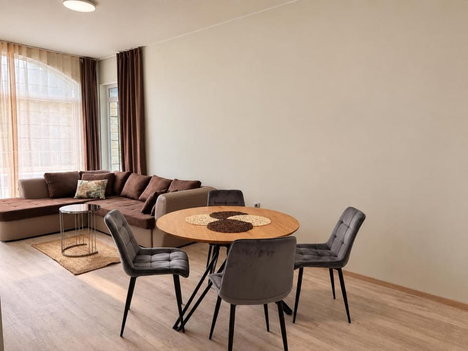 Living room, Seating area, Dining area