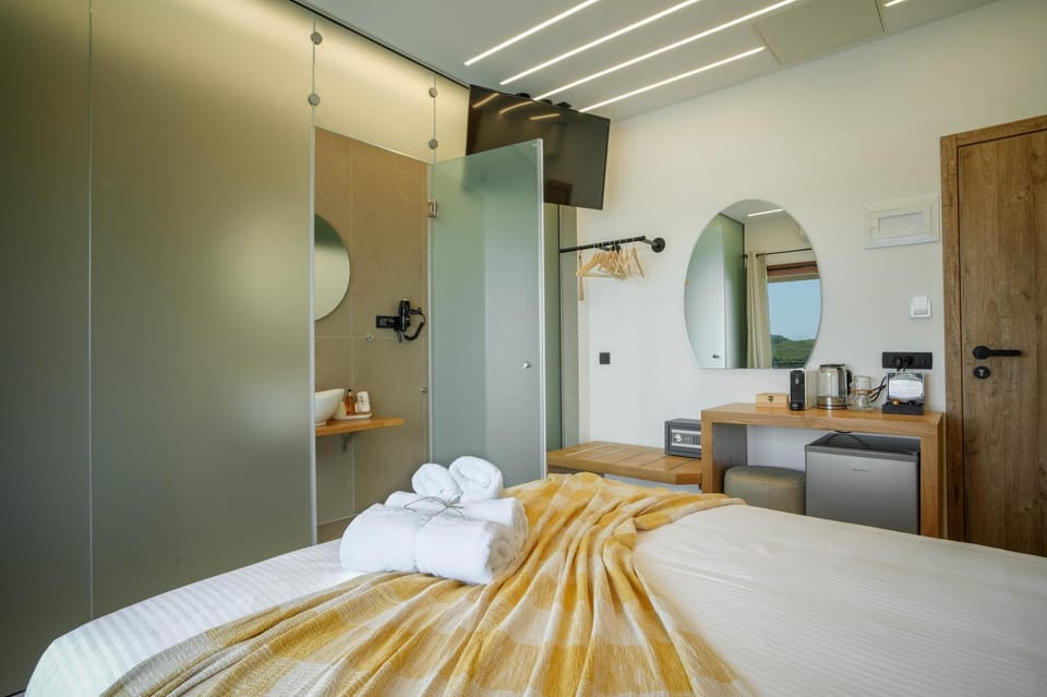 Omnia Deluxe Rooms Hotel in Peloponnese, Western Greece and the Ionian
