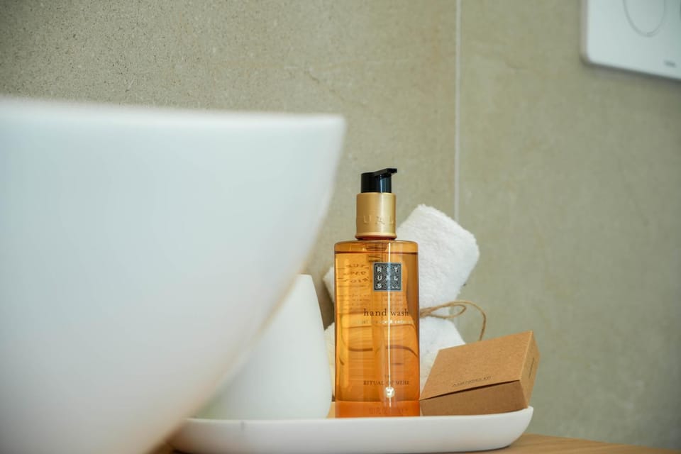 Omnia Deluxe Rooms Hotel in Peloponnese, Western Greece and the Ionian