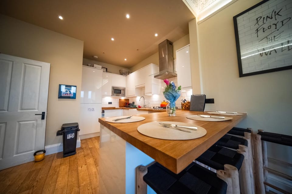 spacious flat, close to the city centre with scenic views Apartment in Edinburgh