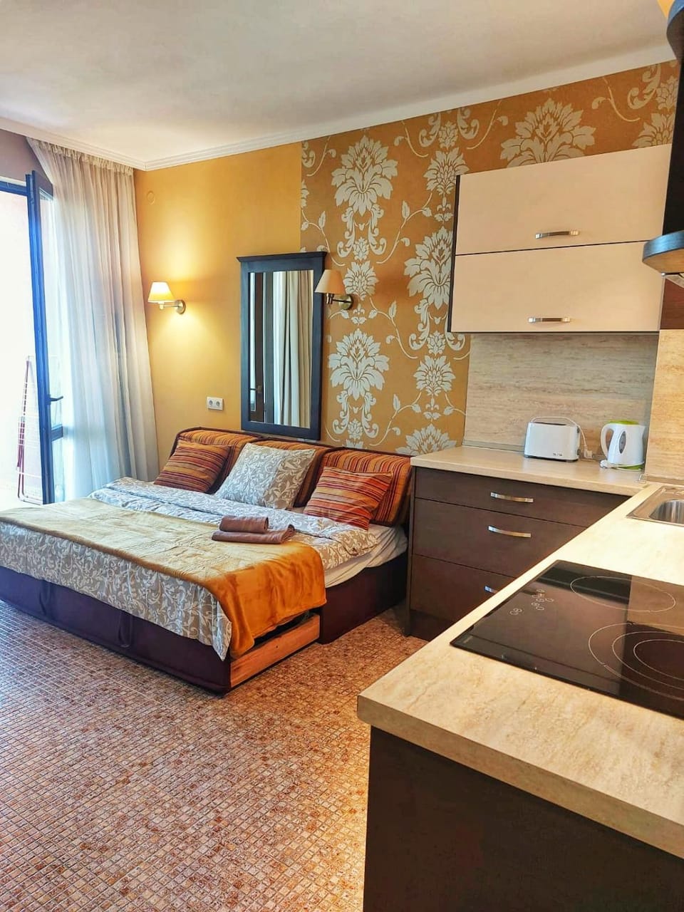 Bed, TV and multimedia, Living room, Photo of the whole room, Seating area, Bedroom, towels