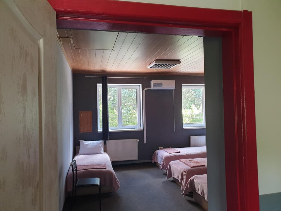 Bed, towels, air conditioner