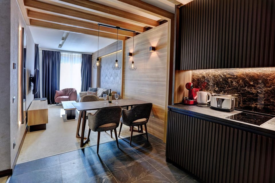 Kitchen or kitchenette, Living room