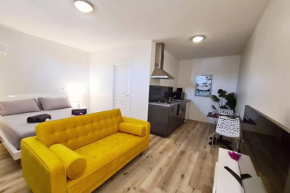 TV and multimedia, Kitchen or kitchenette, Living room, Seating area, Bedroom, minibar