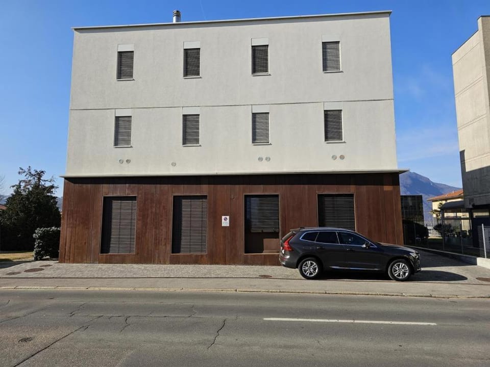 Property building, Day, Street view, Parking