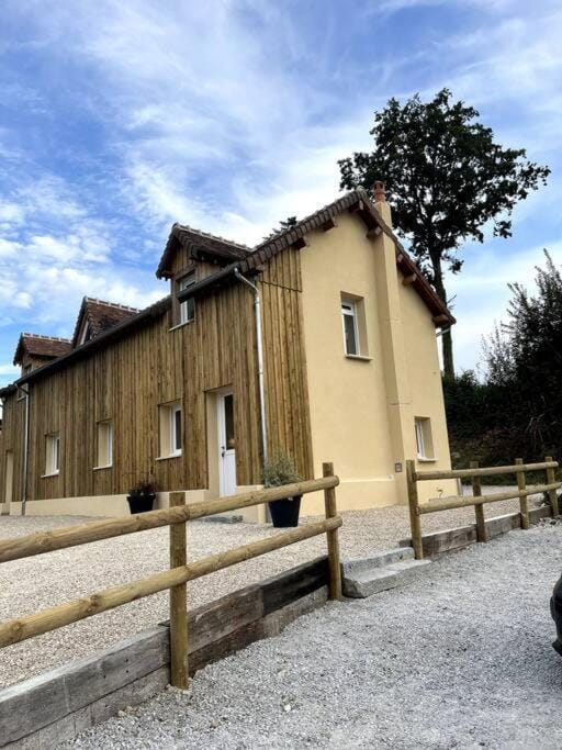 La Maison du Perche avec Jacuzzi House in Normandy