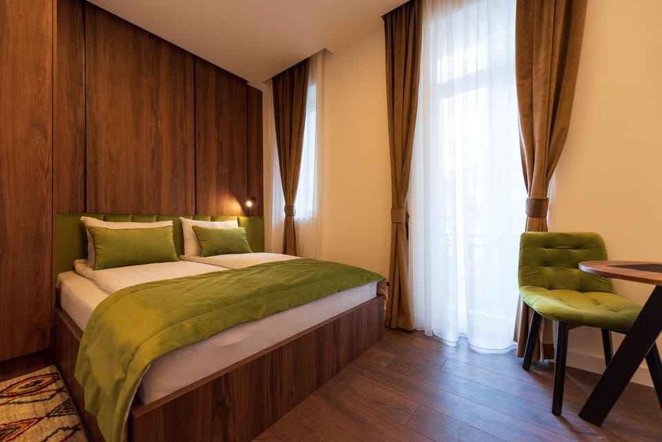Bed, Living room, Photo of the whole room, Seating area, Bedroom, Garden view, Inner courtyard view