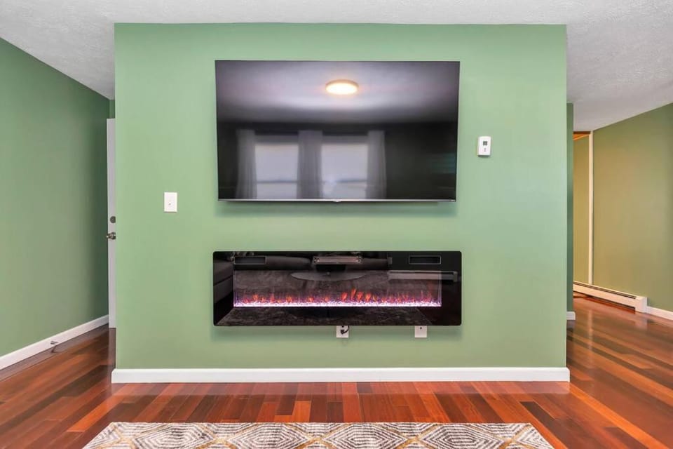 *NEW* Beautiful 3 floor Townhome with Sauna Apartment in Manchester