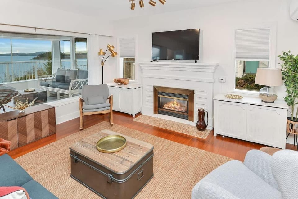 The Beach House Suite by EMR Vacation Rentals Apartment in Chemainus