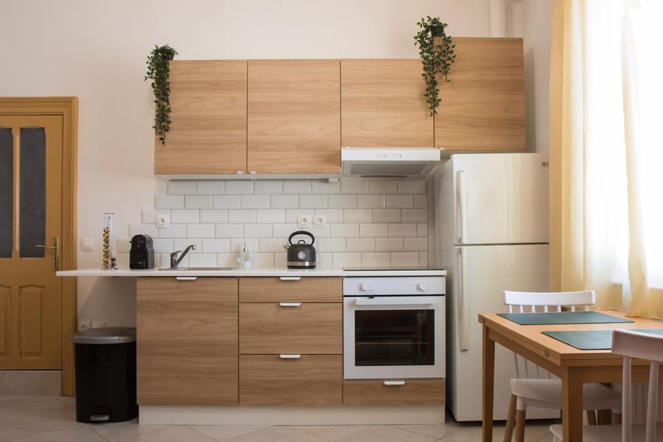 Coffee/tea facilities, Kitchen or kitchenette, Dining area, pet friendly, stove