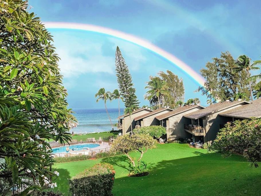 Coral Cove-Poolside Condo and Panoramic Ocean View House in Napili-Honokowai